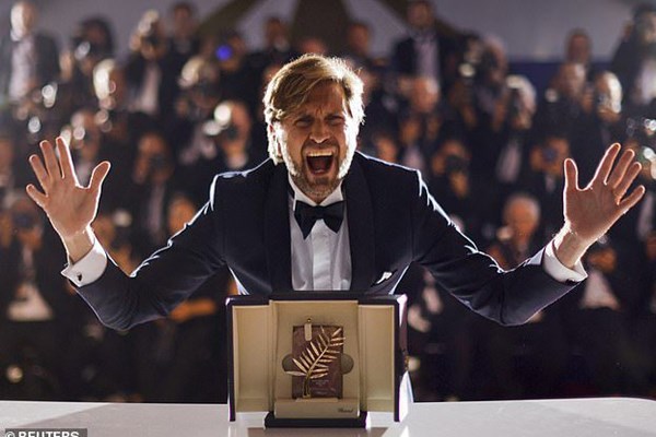 Phim "Triangle of Sadness" được trao giải Cành cọ Vàng