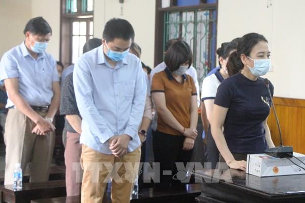 Tuyên phạt 13 bị cáo về tội “Vi phạm quy định về đấu thầu gây hậu quả nghiêm trọng”