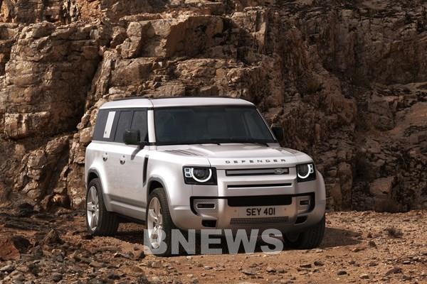 Land Rover bổ sung Defender 130 vào gia đình dòng xe chinh phục đa địa hình