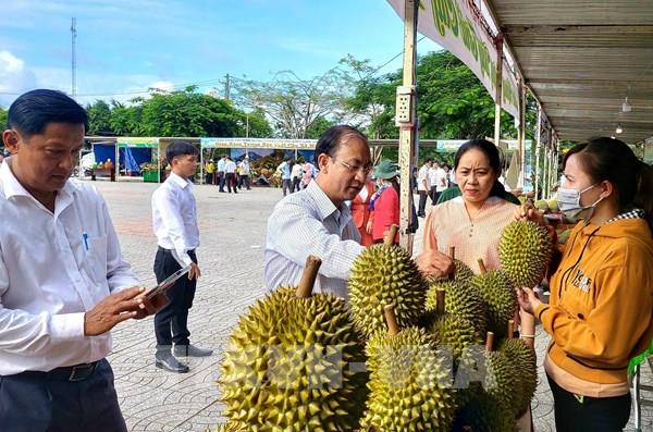 Cần Thơ lần đầu tiên tổ chức hội chợ trái cây nhà nông