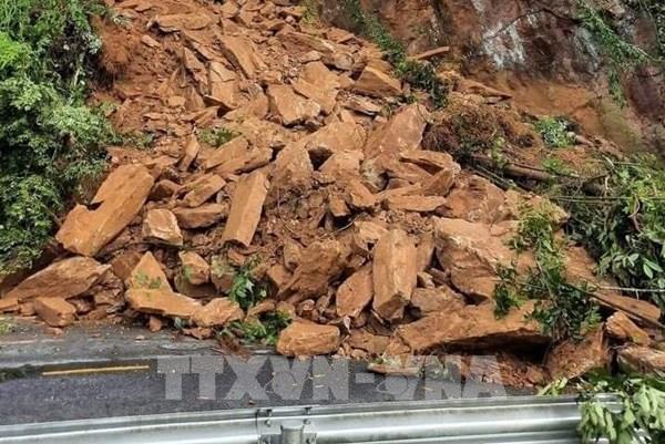 Yên Bái: Sạt lở gây ách tắc trên tuyến tỉnh lộ 172