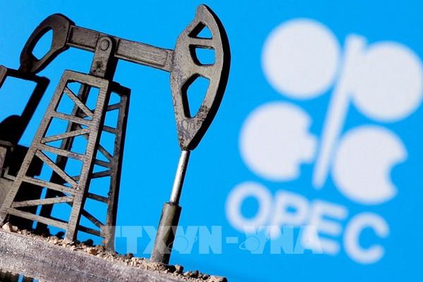 OPEC+ nhất trí cắt giảm mạnh sản lượng dầu mỏ