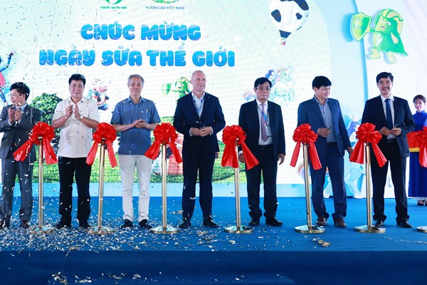 Vinamilk có nhiều hoạt động hưởng ứng ngày sữa thế giới và ngày quốc tế thiếu nhi