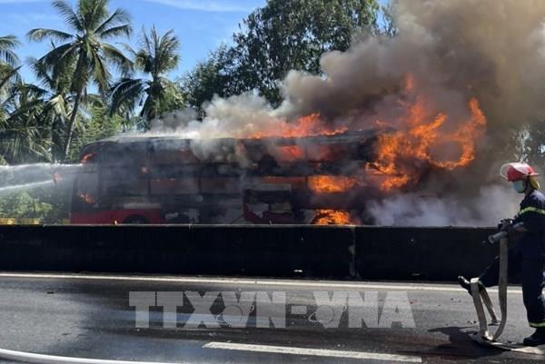 Cháy xe giường nằm trên Đèo Gành Đỏ