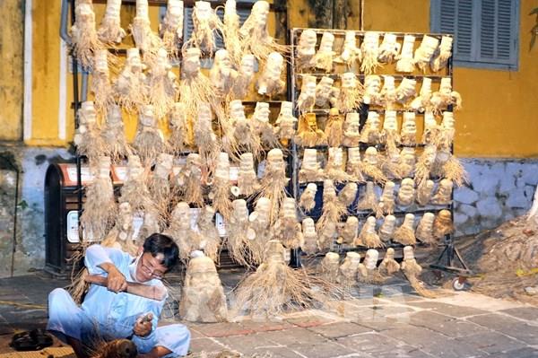 Độc đáo nghề điêu khắc trên gốc tre ở phố cổ Hội An