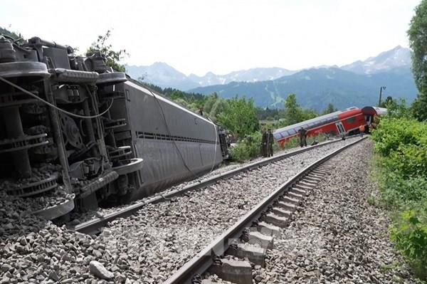 Tàu hỏa trật bánh tại Ai Cập, nhiều người bị thương và thiệt mạng