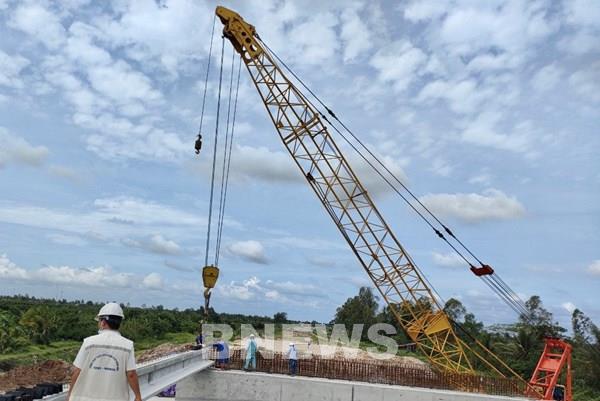 Chậm tiến độ, tổ chức lại thi công cao tốc Mỹ Thuận - Cần Thơ