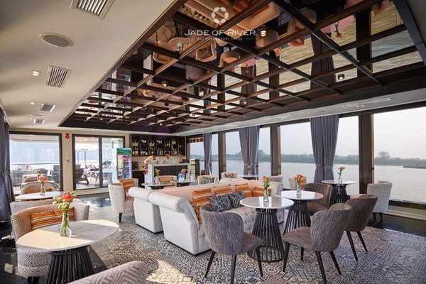  Đề xuất tạm dừng yêu cầu khách đến Việt Nam có bảo hiểm điều trị COVID-19 