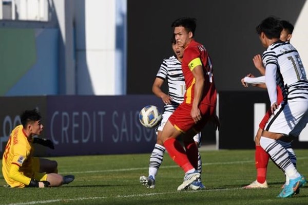 VCK U23 châu Á 2022: Quan Văn Chuẩn từ "kẻ đóng thế" tới người hùng thầm lặng