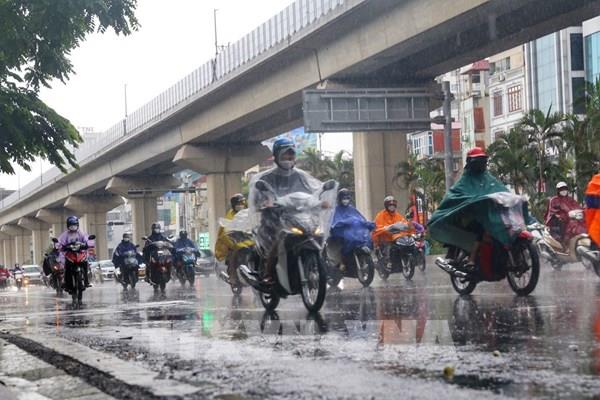 Thời tiết hôm nay: Miền Bắc mưa dông, Trung Bộ nắng nóng kéo dài