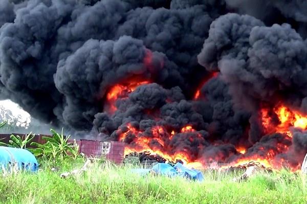 Thành phố Hồ Chí Minh: Cháy lớn tại bãi chứa lốp xe cũ