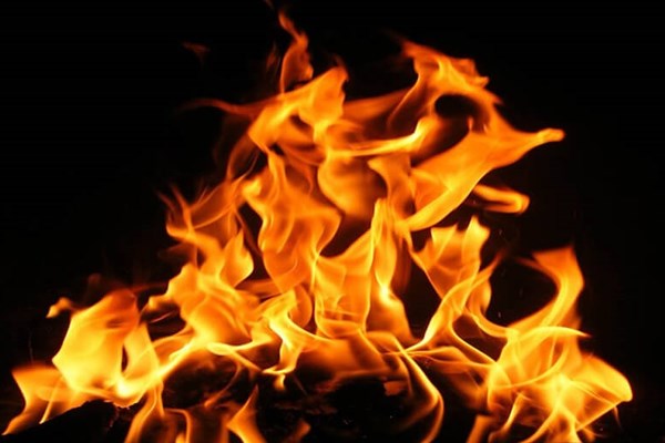 Cháy rụi xe khách trên đèo Khánh Lê, 44 hành khách thoát nạn