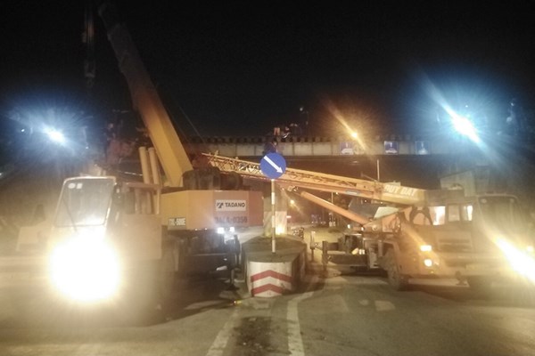 Thông tuyến Hà Nội - Hải Phòng sau sự cố ô tô chở máy xúc va cầu chui đường sắt
