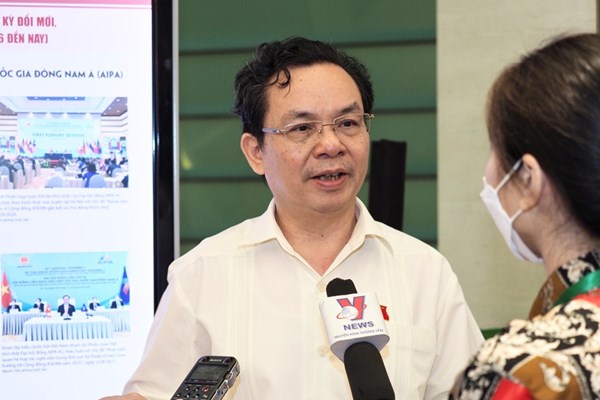 Bên lề Quốc hội: Cần có chính sách đặc thù về điều hành giá xăng dầu