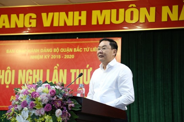 Ông Lê Hồng Sơn phụ trách, điều hành hoạt động của UBND thành phố Hà Nội