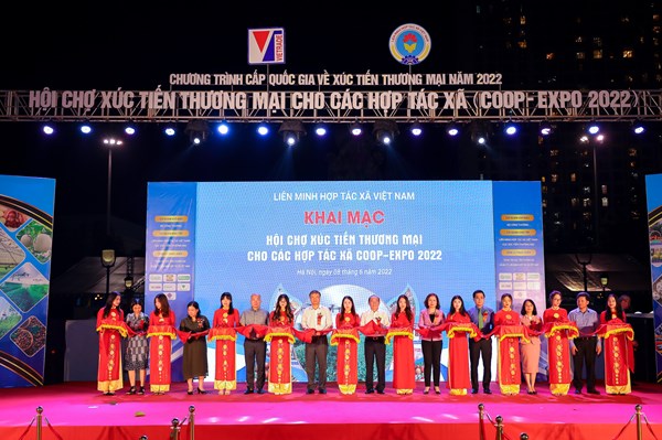Khai mạc Hội chợ xúc tiến thương mại cho các hợp tác xã Coop-Expo 2022