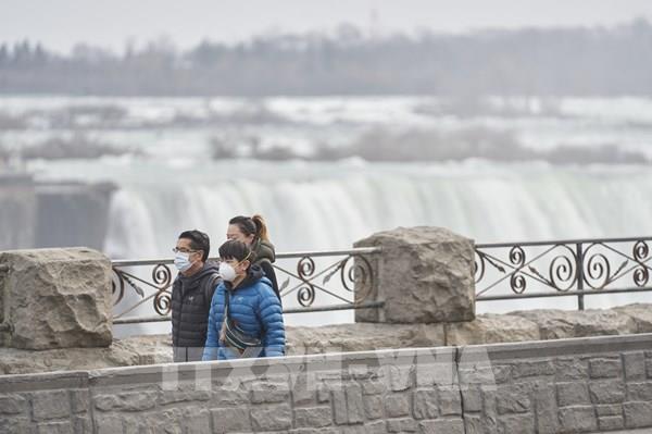 Tỉnh đông dân nhất Canada bỏ quy định đeo khẩu trang nơi công cộng