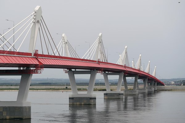 Khánh thành cầu đường bộ đầu tiên giữa Nga và Trung Quốc