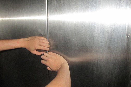 Cần Thơ: Giải cứu 6 người bị kẹt trong thang máy