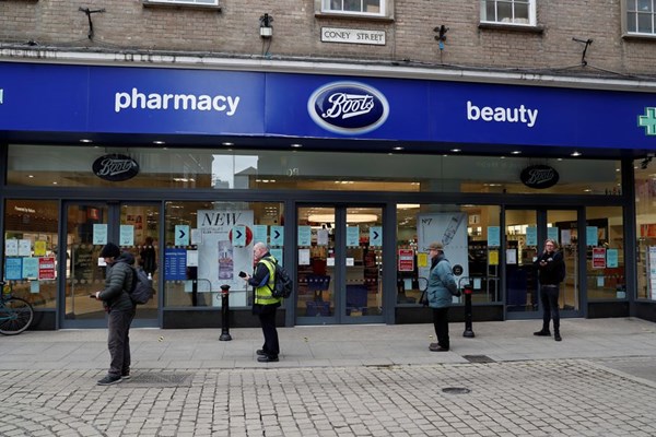 Hai tập đoàn lớn "bắt tay" thâu tóm chuỗi bán lẻ Boots