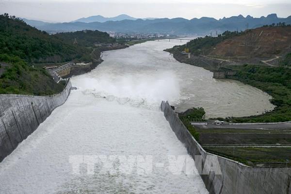 Mở tiếp cửa xả đáy thứ năm hồ Hòa Bình