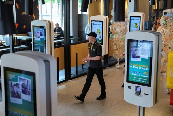 Khai trương chuỗi cửa hàng thay thế McDonald’s tại Nga 