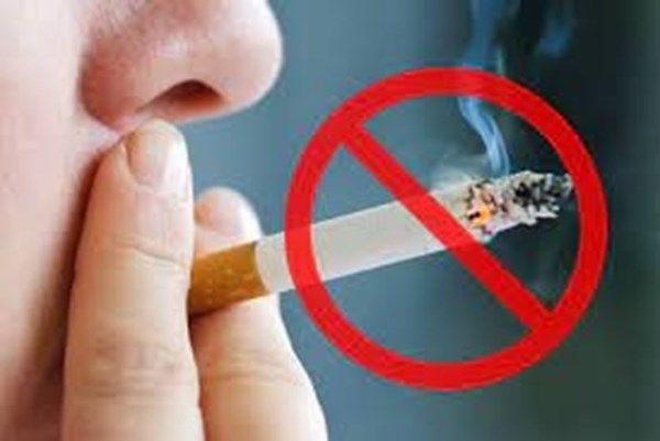 Canada cân nhắc bắt buộc cảnh báo độc hại trên mỗi điếu thuốc lá