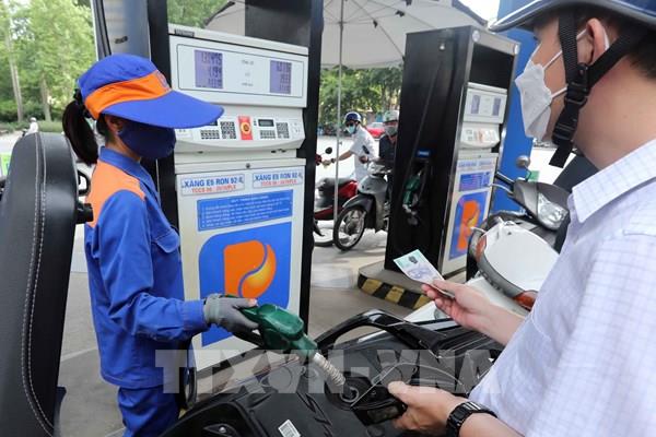Dự kiến giảm 50% thuế tiêu thụ đặc biệt và thuế giá trị gia tăng đối với xăng
