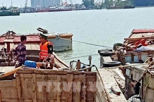TP Hồ Chí Minh bắt giữ 2 phương tiện thủy vận chuyển cát trái phép
