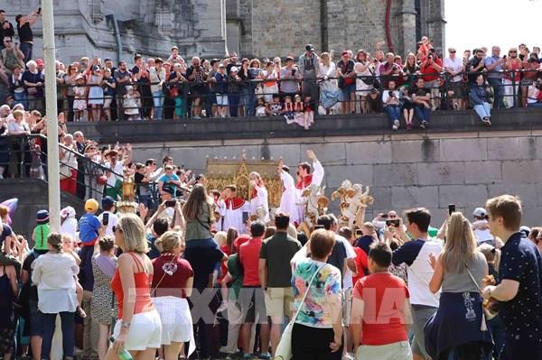 Lễ hội dân gian truyền thống "Doudou" ở Bỉ tái hiện trở lại sau hai năm vắng bóng