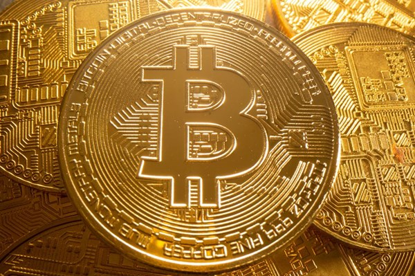 Giá Bitcoin lên mức cao nhất trong 9 tháng