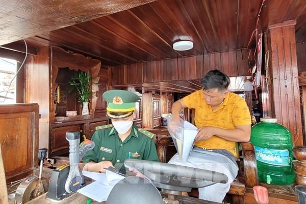 Phối hợp phòng, chống IUU và tội phạm vi phạm trên biển