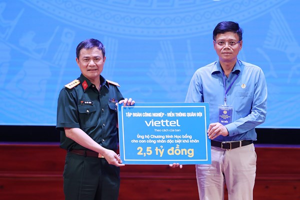 Viettel trao học bổng cho con công nhân có hoàn cảnh đặc biệt khó khăn