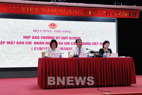 Hạ nhiệt giá xăng: Có thể giảm thêm các loại thuế khác, ngoài thuế bảo vệ môi trường