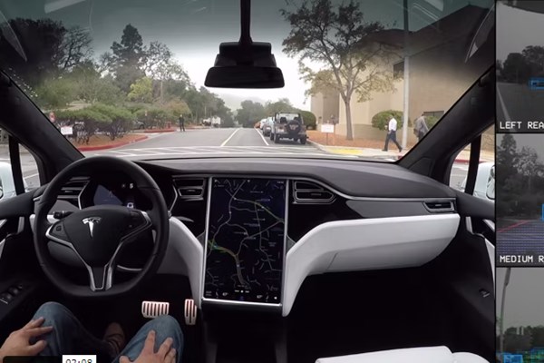 Hàng trăm vụ tai nạn ở Mỹ liên quan đến Hệ thống hỗ trợ lái xe của Tesla 