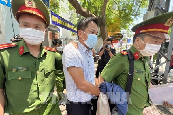 Khởi tố 2 bị can thuộc CDC Khánh Hòa