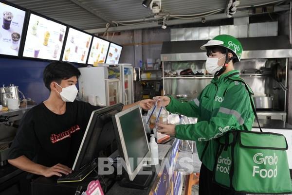 Giá xăng và giá tiêu dùng tăng cao, Grab chi 6,3 tỷ đồng hỗ trợ đối tác tài xế