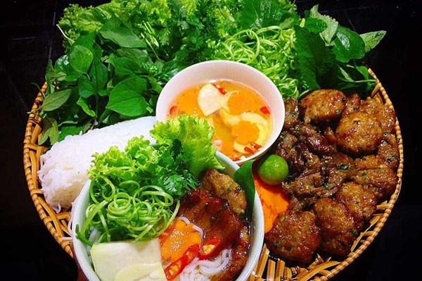 Bún chả được lưu danh trong cẩm nang ẩm thực mừng Đại lễ Bạch kim của Nữ hoàng Anh