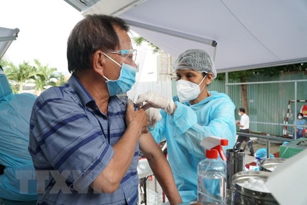 Người dân không tiêm vaccine phòng COVID-19 phải ký cam kết chịu trách nhiệm nếu để lây
