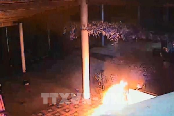 Điều tra vụ nhà người dân bị ném bom xăng gây cháy nổ