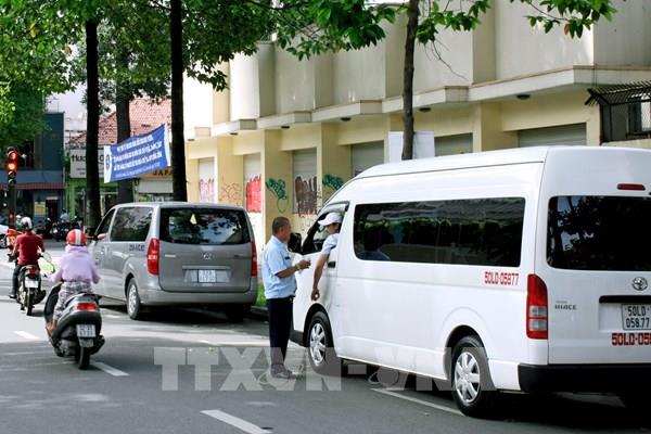 Thu phí ô tô đỗ xe dưới lòng đường tại Tp. Hồ Chí Minh phải bù lỗ gần 8 tỷ đồng
