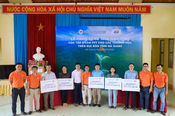 Tập đoàn FPT trao tặng 1.000 máy tính cho học sinh tỉnh Hà Giang