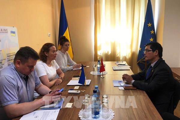 Việt Nam và Ukraine cam kết tiếp tục hợp tác trong công tác bảo hộ công dân