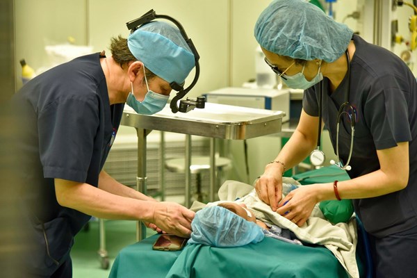 CMC tặng chi phí phẫu thuật cho 29 em nhỏ bị sứt môi, hở hàm ếch 