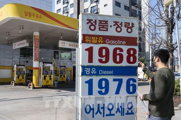 "Cơn bão" giá dầu và những hệ lụy đối với nền kinh tế toàn cầu