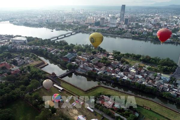 Trải nghiệm góc nhìn mới lạ Cố đô Huế trên cao từ khinh khí cầu