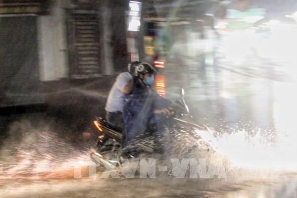 Hà Nội mưa dông chiều tối và đêm nay