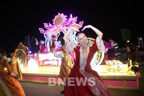 Carnival đường phố Sun Fest "khai tiệc" mùa hè sôi động ở Đà Nẵng