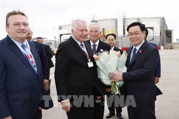 Chủ tịch Quốc hội Vương Đình Huệ bắt đầu thăm chính thức Hungary