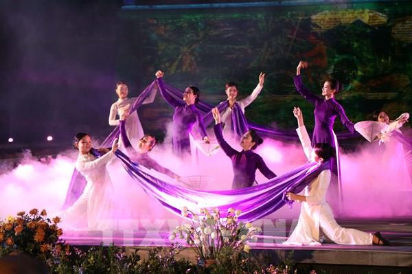 Lung linh sắc màu đêm khai mạc Tuần lễ Festival Huế 2022